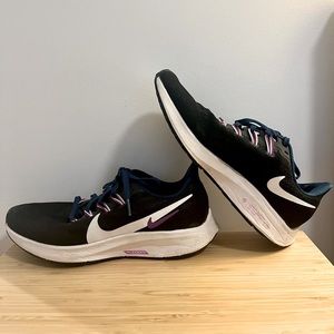 Nike Zoom Pegasus Size 8